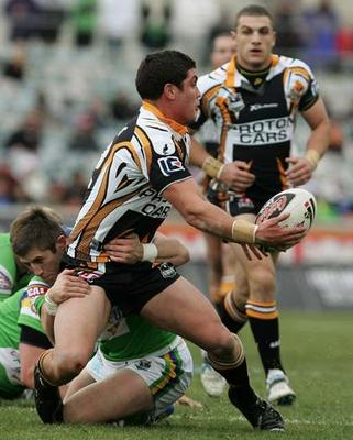 Wests Tigers Graple Tackle Exponents in 2008